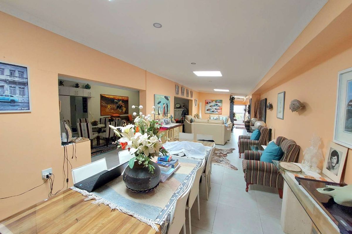 Spacious Family Home with Separate Flat - Photo 4