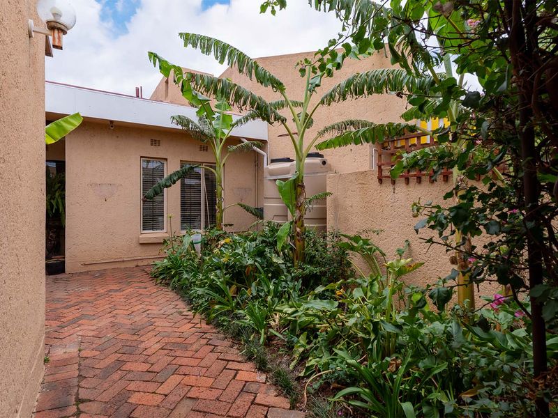 SUPERB SPACIOUS 3 BEDROOM TOWNHOUSE - Photo 3