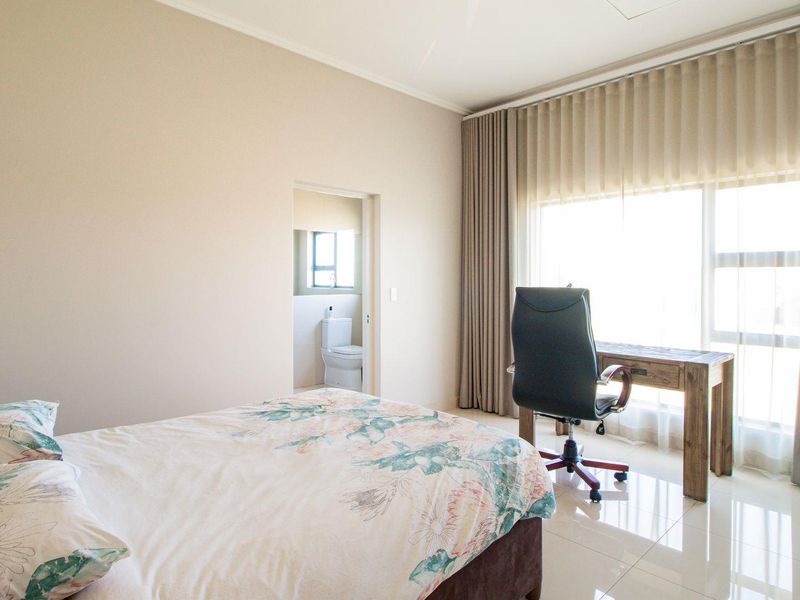 Gorgeous 4 Bedroom Home in La Como lifestyle estate - Photo 10