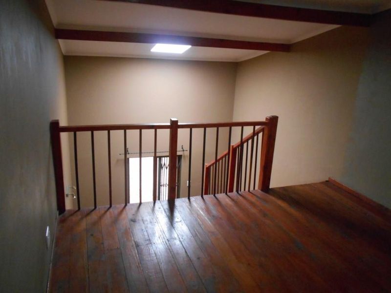EXCLUSIVE MANDATE ON THIS 3 BEDROOM HOUSE WITH 5 FLATS PROUDLY ADVERTIZE BY KARIS PROPERTIES. - Photo 5