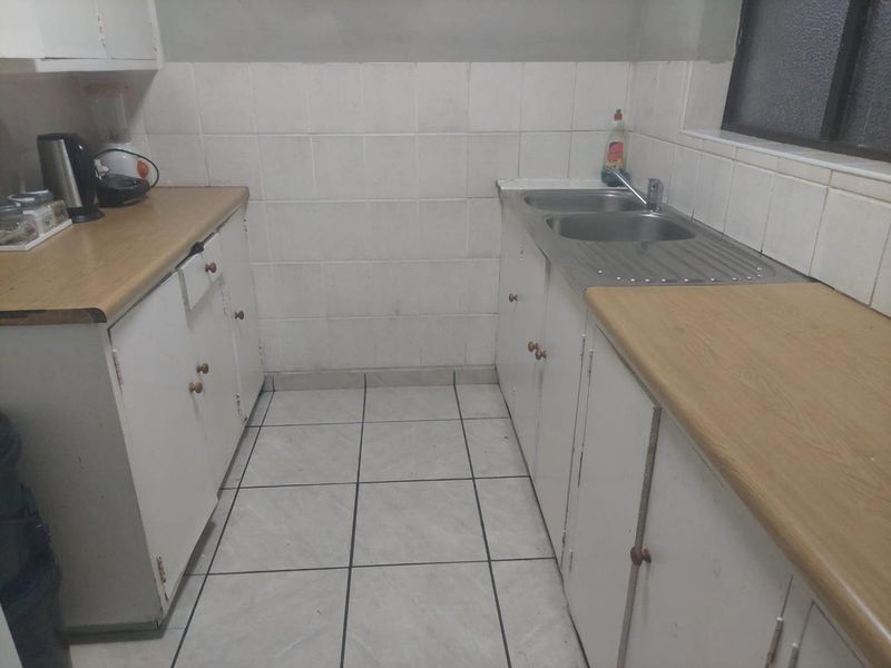 Well Located One Bedroom Apartment for Sale - Photo 6