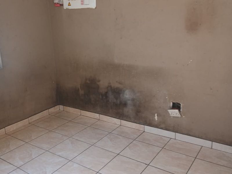 GROUND FLOOR 3 BEDROOM UNIT... IN A SECURED ESTATE!!!! - Photo 9