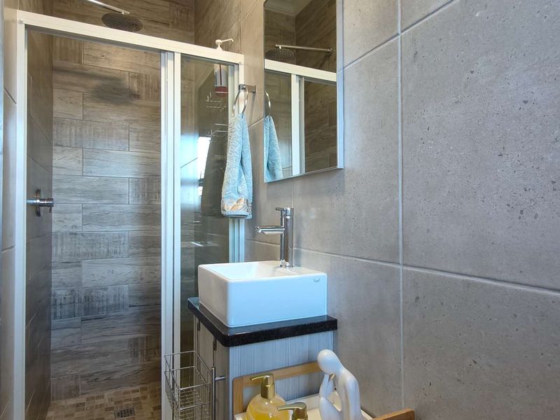 Neat double story home for sale with sea views - Photo 10