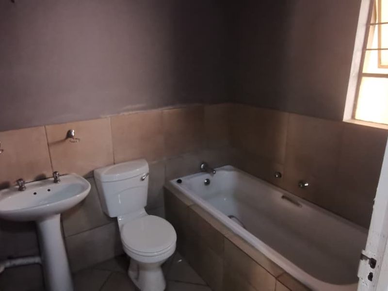 Open-Plan Living in a Delightful 2-Bedroom Home!! - Photo 7