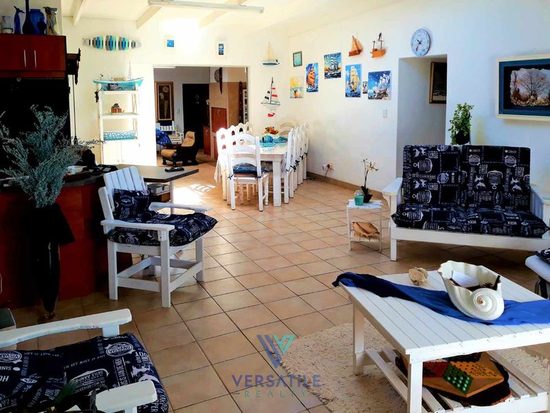 Enlightened 4 Bedroom Home. - Photo 4