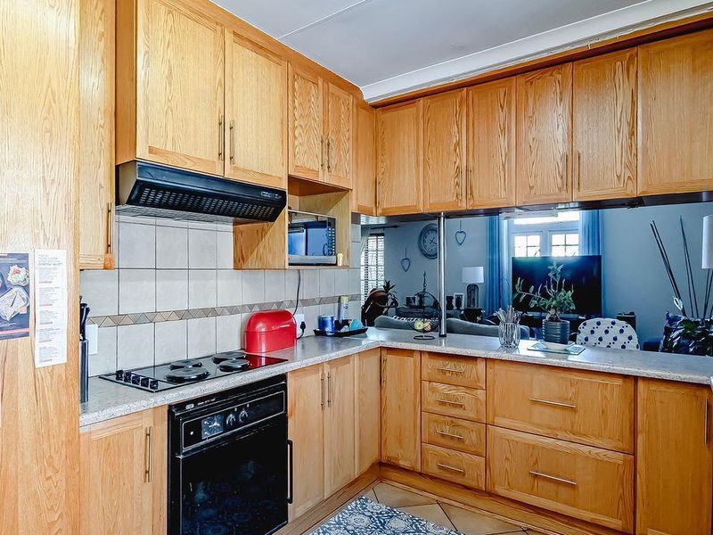 A 4 bedroom modern Farmhouse is now for sale in Ninapark - Photo 4