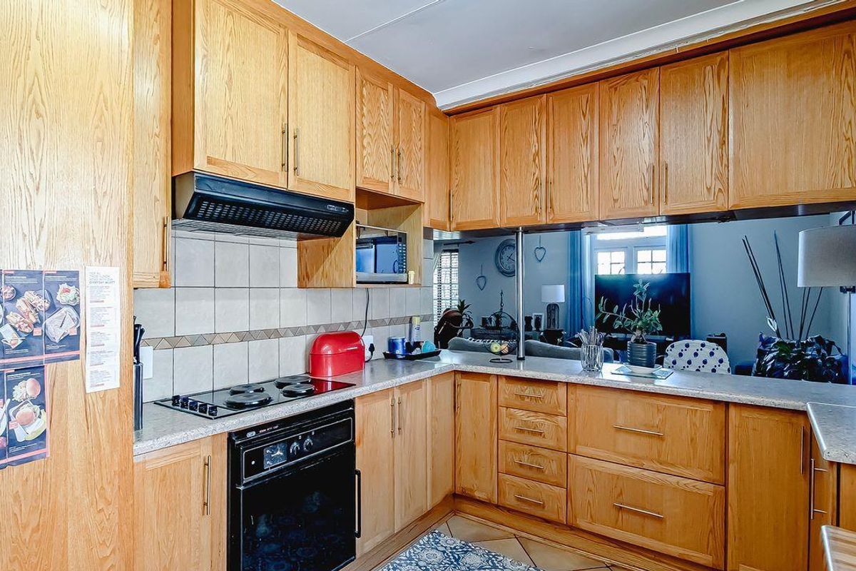 A 4 bedroom modern Farmhouse is now for sale in Ninapark - Photo 4
