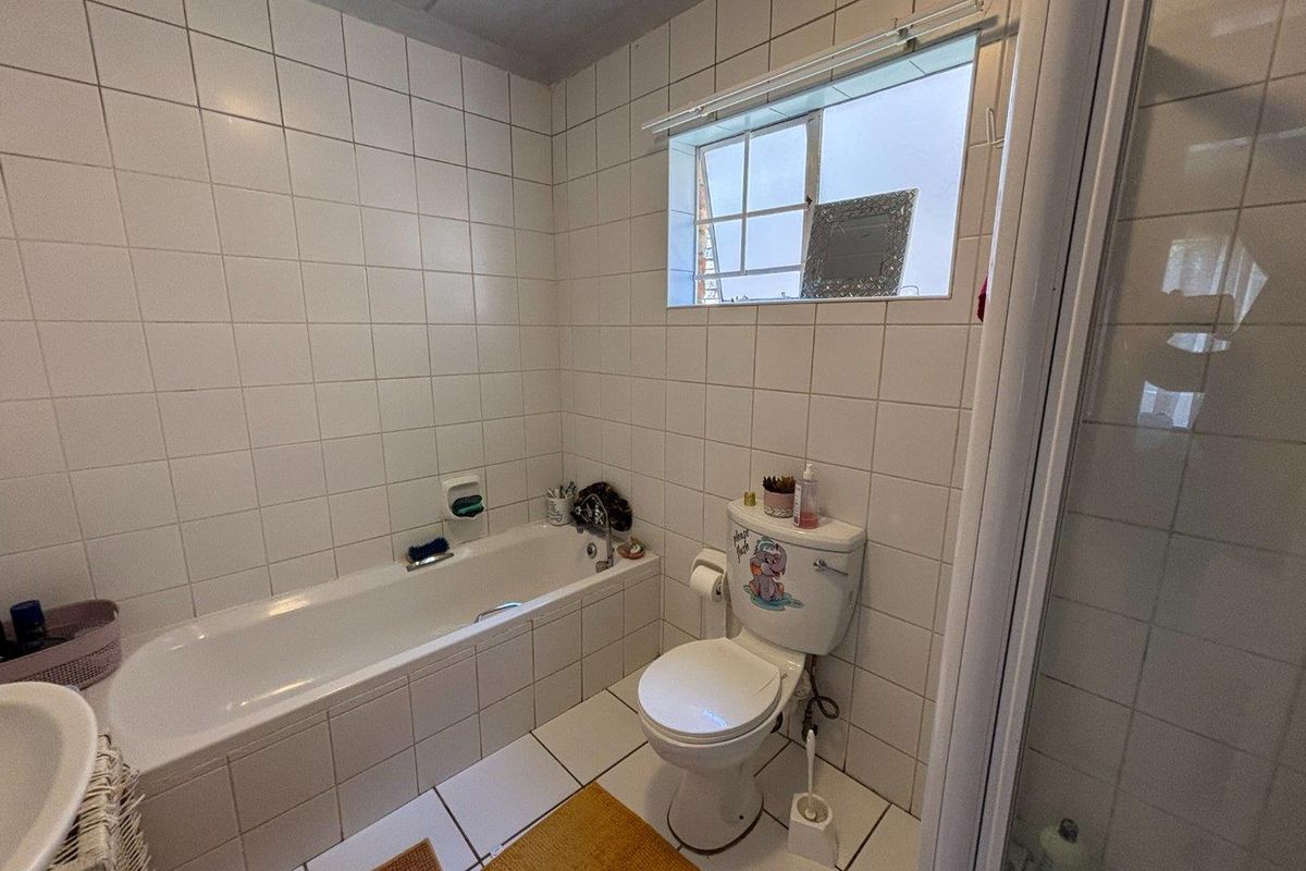 Three bedroom duplex in popular complex - Photo 5