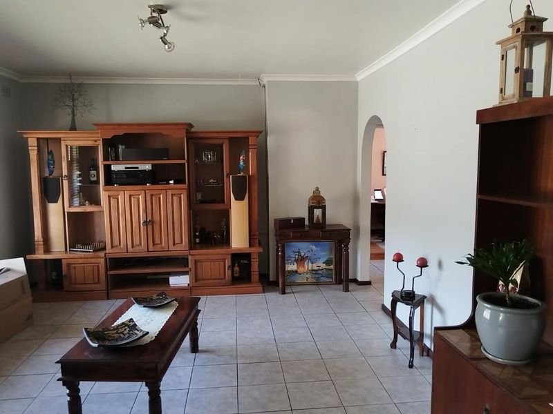 4 Bedroom House For Sale in Bothasig - Photo 10