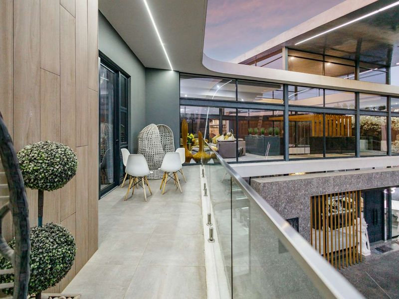 Exquisite Lakefront Luxury - Photo 9