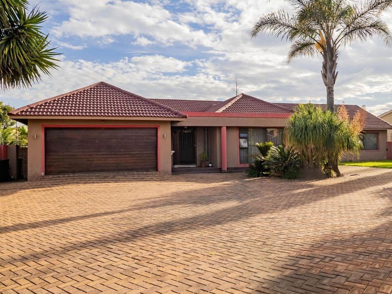 Your Ideal Home: Elegance, Convenience, and Comfort! - Photo 2