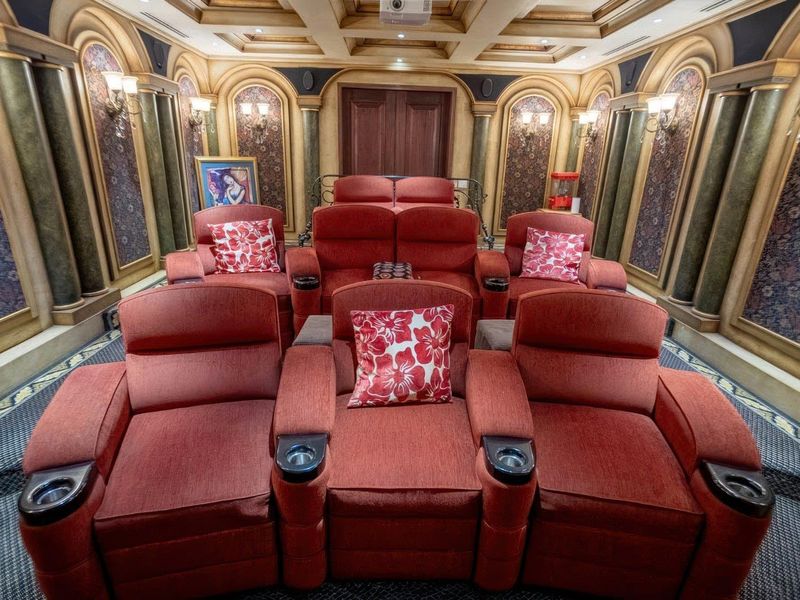 Palatial Estate of Distinction - Photo 9