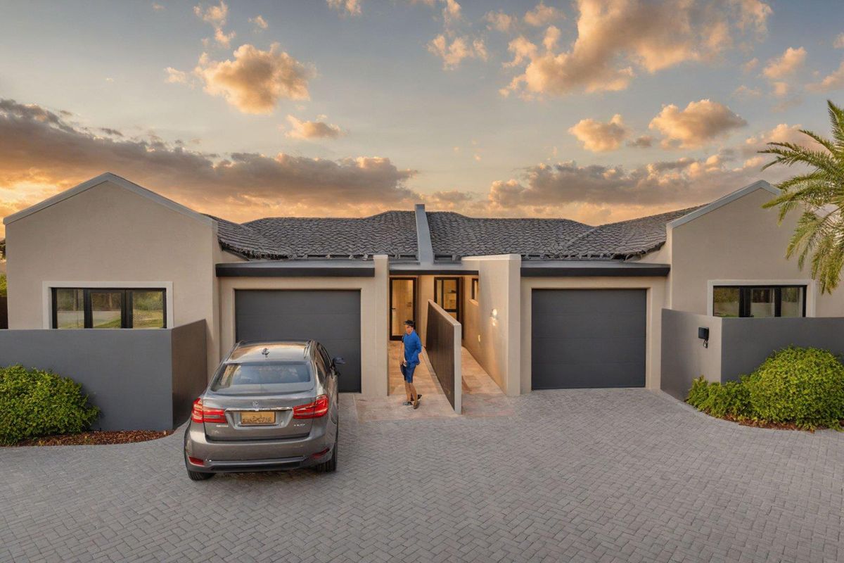 "Discover Coastal Elegance: Your Dream Home in Tamariskia Awaits!" - Photo 2