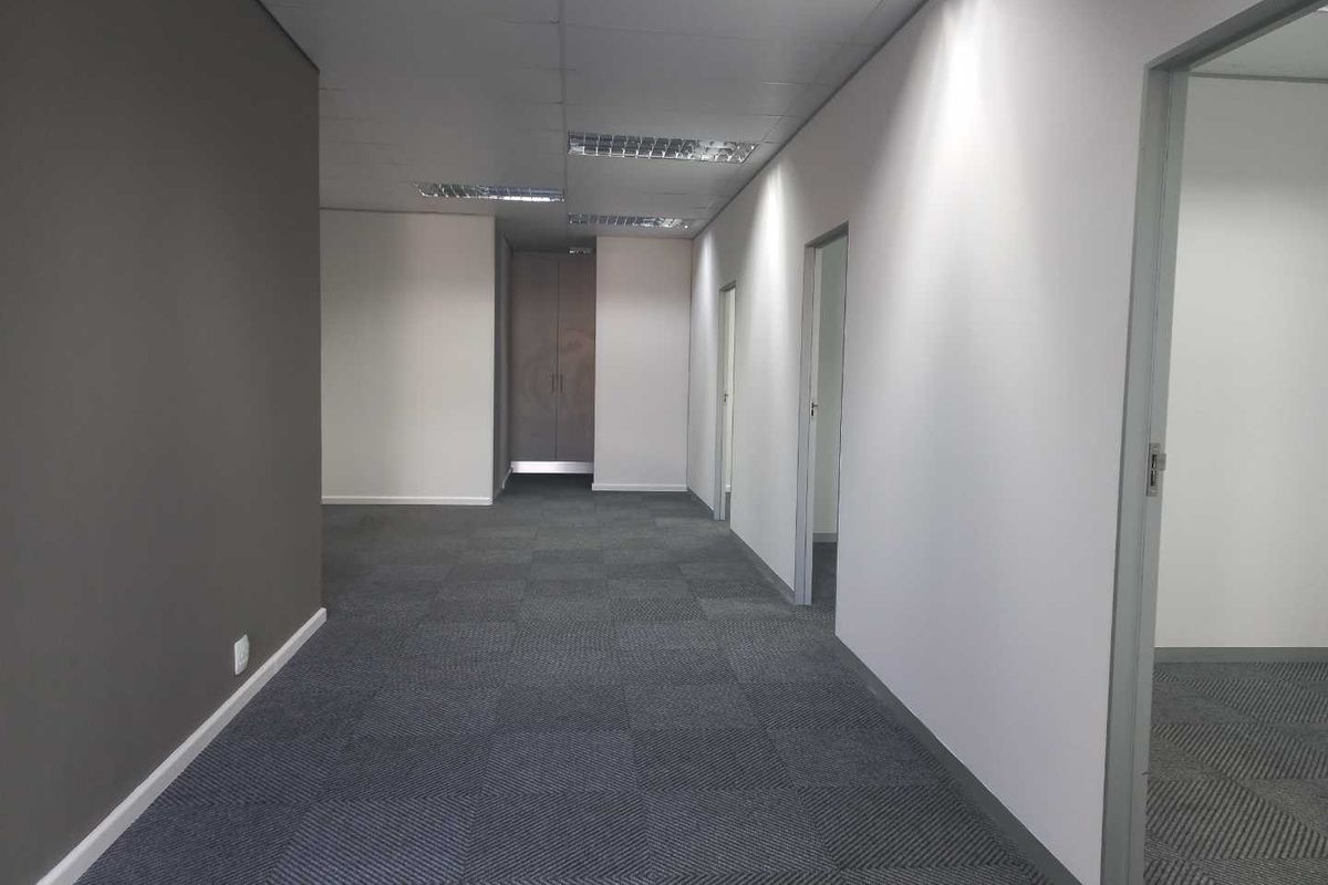Office space available immediately, just off William Moffett Expressway! - Photo 4