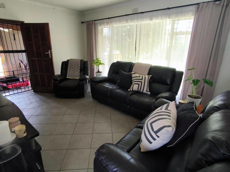 Modern Pet Friendly Home in Mayberry Park - Photo 3