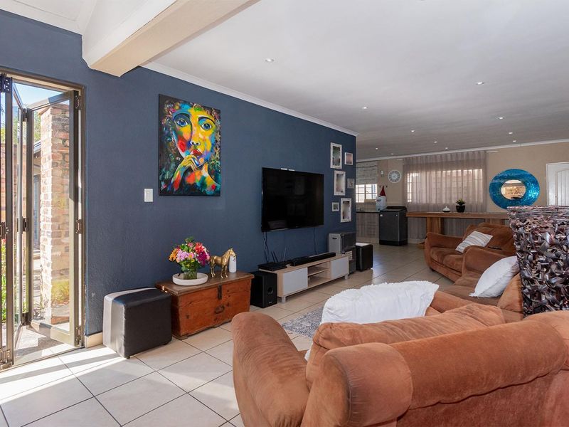 Stylish Family Living Meets Ultimate Entertainment – Modern 4-Bedroom Home in Glen Marais - Photo 6