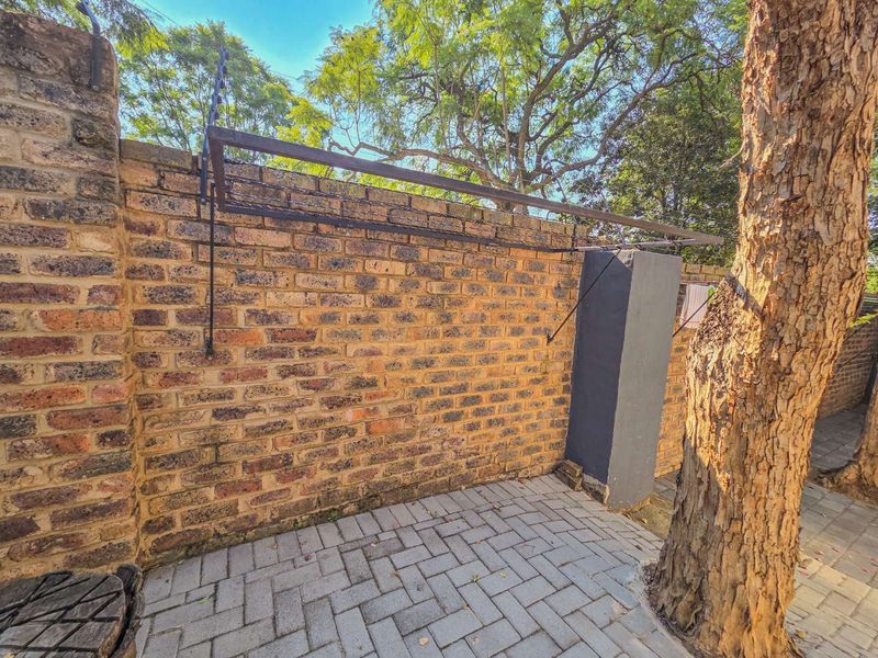 Fully Furnished Bachelor Unit for Rent – Two Blocks from UP Main Campus - Photo 8