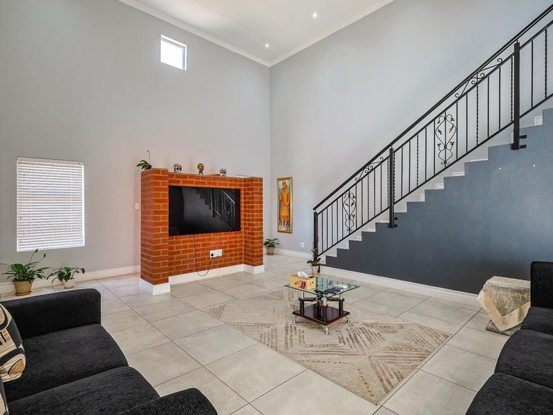 Stunning Family Oasis in Country View Estate – Your Dream Home Awaits! - Photo 10