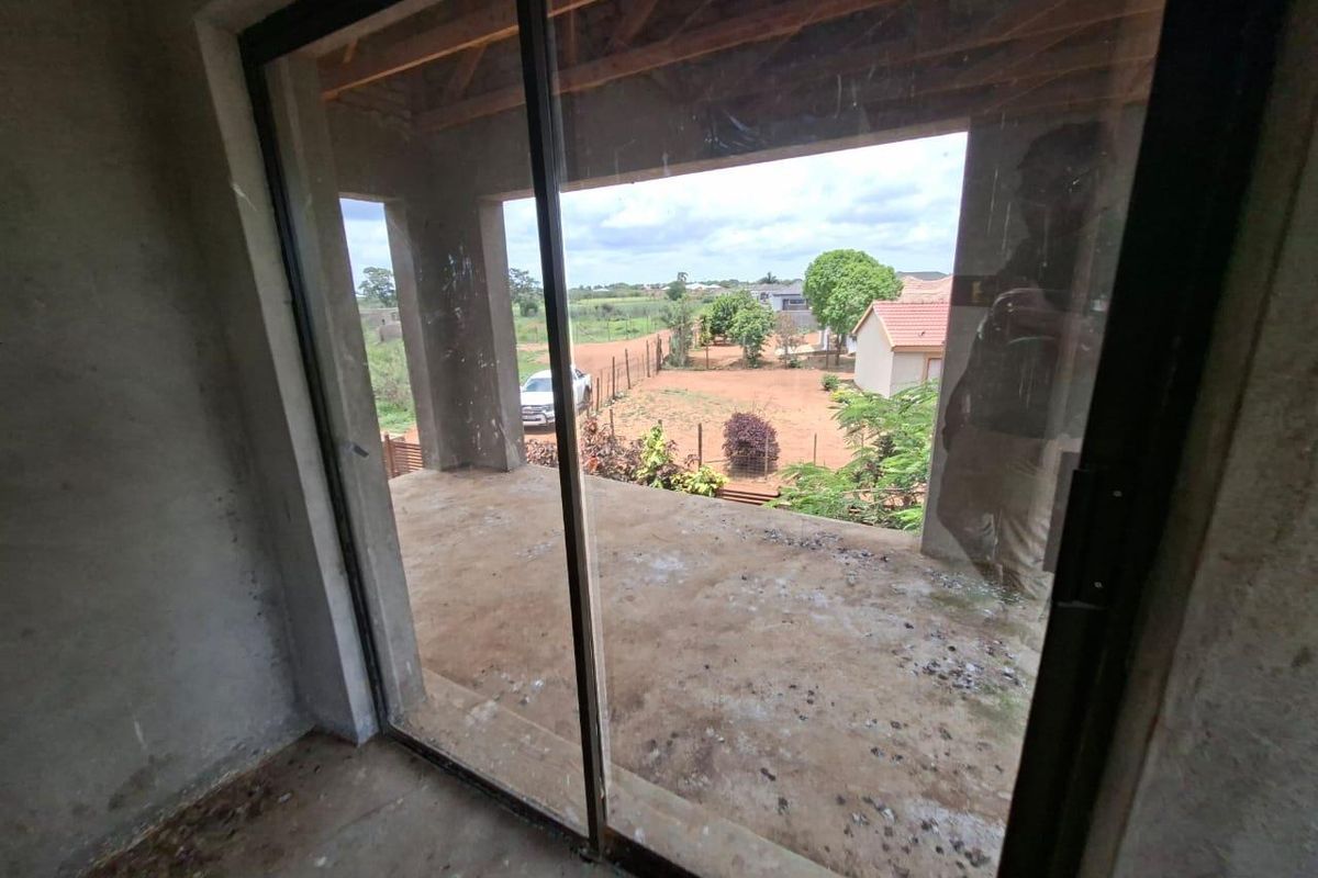 FOR SALE: Double-Storey Home in Madombidzha Zone 1, Sinthumule - Photo 5