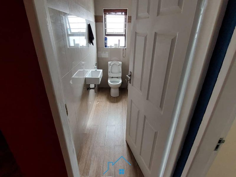 Spacious 4-Bedroom Family Home with Modern Comfort, Classic Charm & Prime Coastal Living. - Photo 9