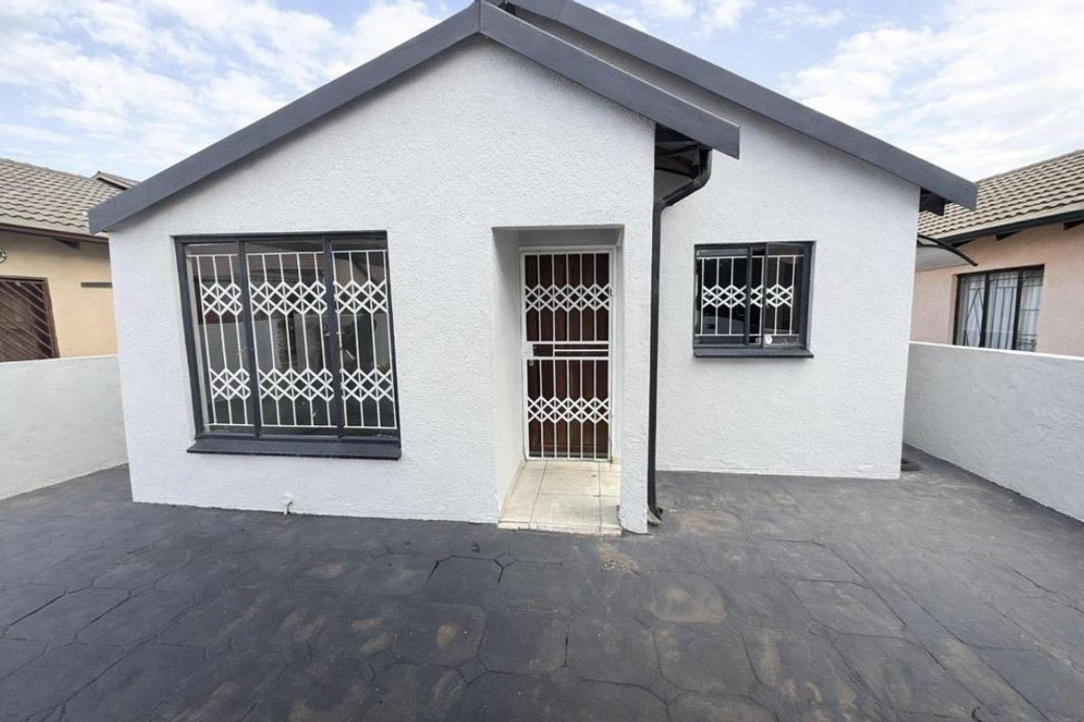 3 bedrooms house for sale in Soshanguve VV - Photo 2
