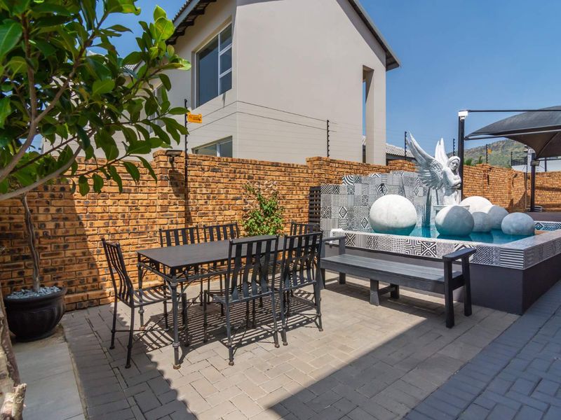 Elegant Family home in the sort after Silverleaf Estate - Photo 2