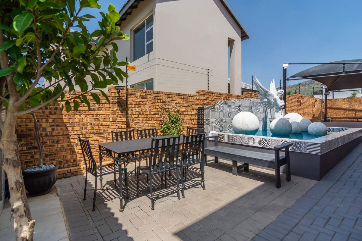 Elegant Family home in the sort after Silverleaf Estate - Photo 2