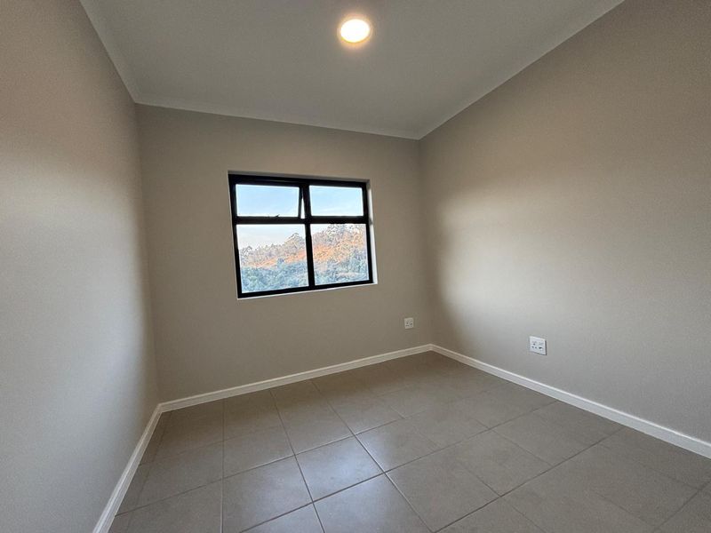 Modern 1 Bedroom Apartment for Sale - Photo 7