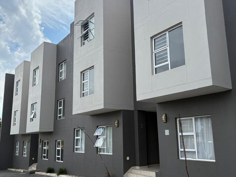 Modern two bedroom unit with one full batroom & braai - Photo 2