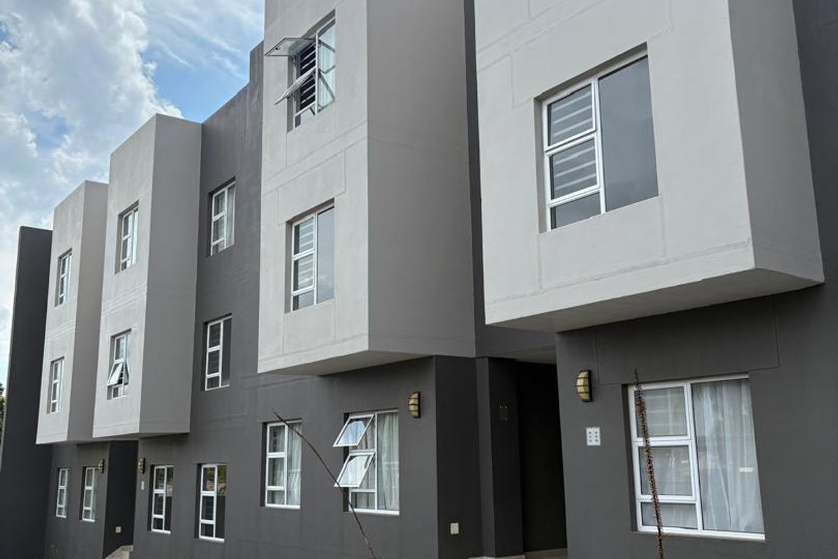 Modern two bedroom unit with one full batroom & braai - Photo 2