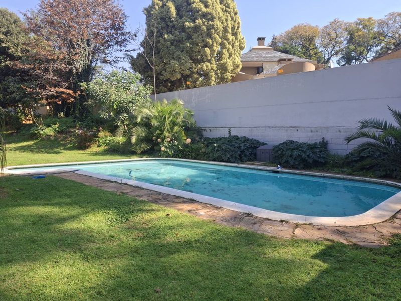 A BEAUTIFULLY MAINTAINED FOUR BEDROOM HOUSE - Photo 2