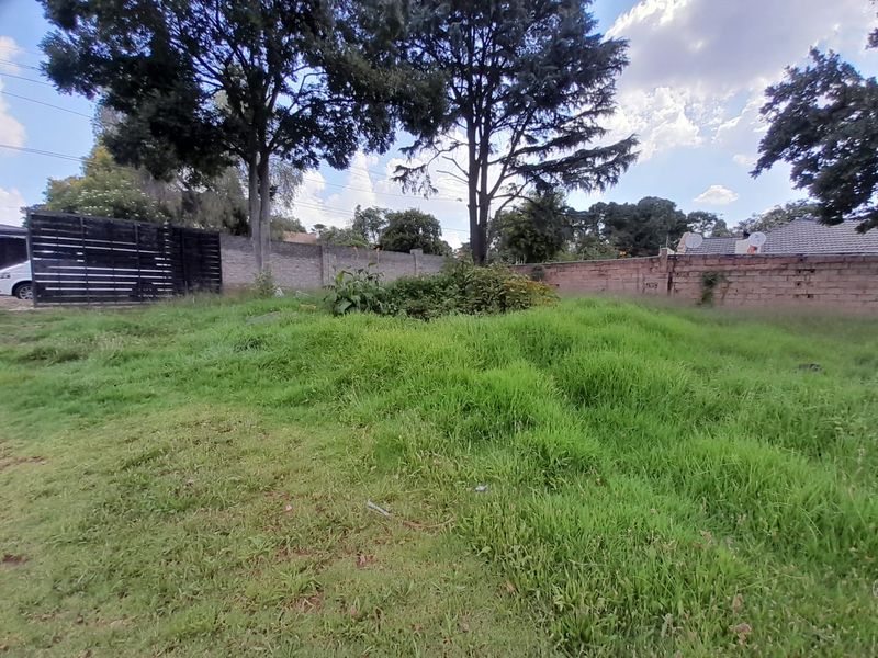 "Well-positioned corner house property for investors" - Photo 9