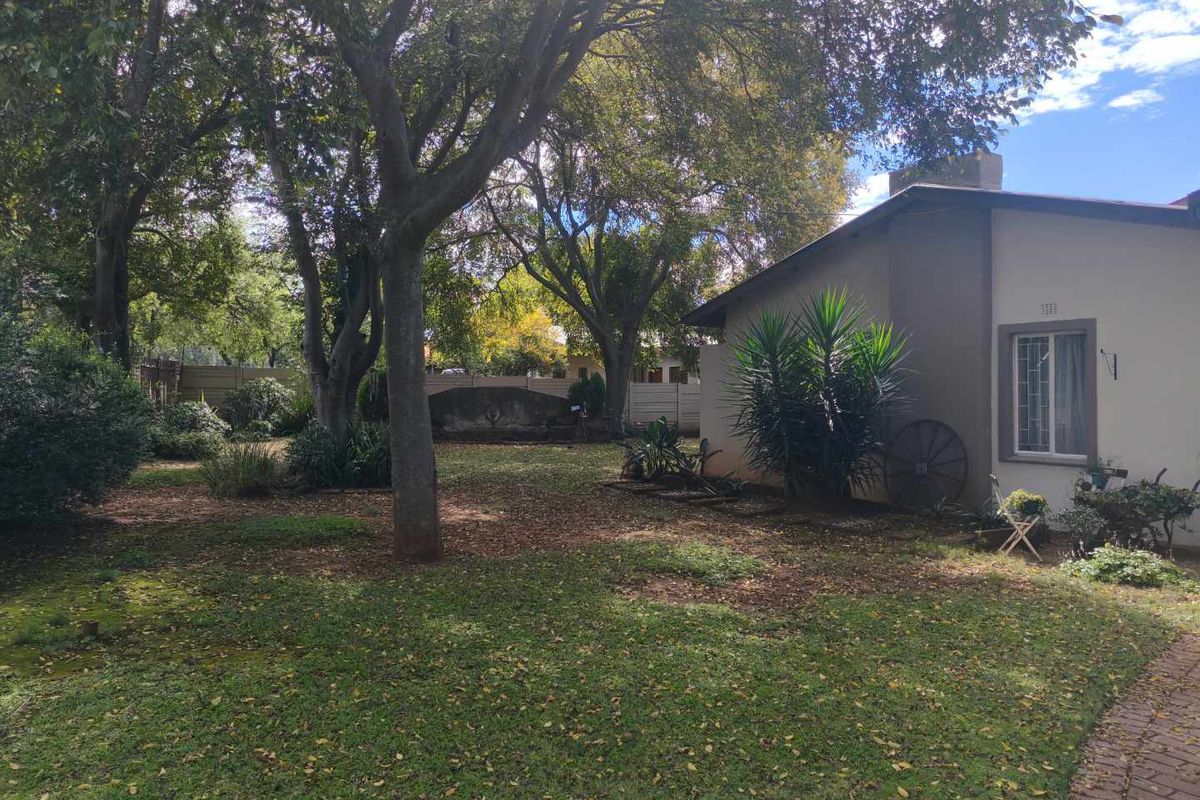 BEAUTIFUL DUAL HOMES ON A LARGE STAND FOR A BIG FAMILY - Photo 2