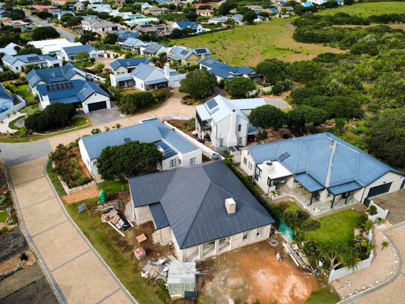 A prime, newly built home designed to satisfy the most discerning buyer. - Photo 3