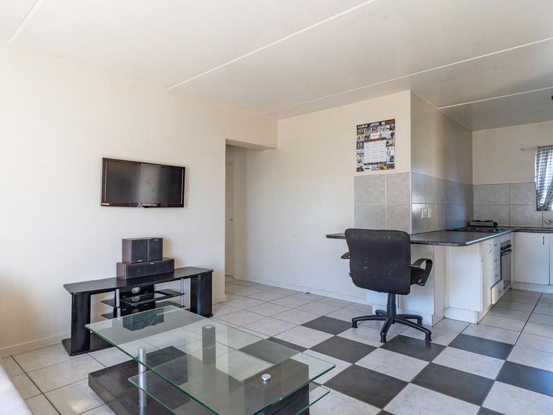 Cozy 2 Bed, 1 Bath Ground Floor Apartment – Feels Just Like Home - Photo 6
