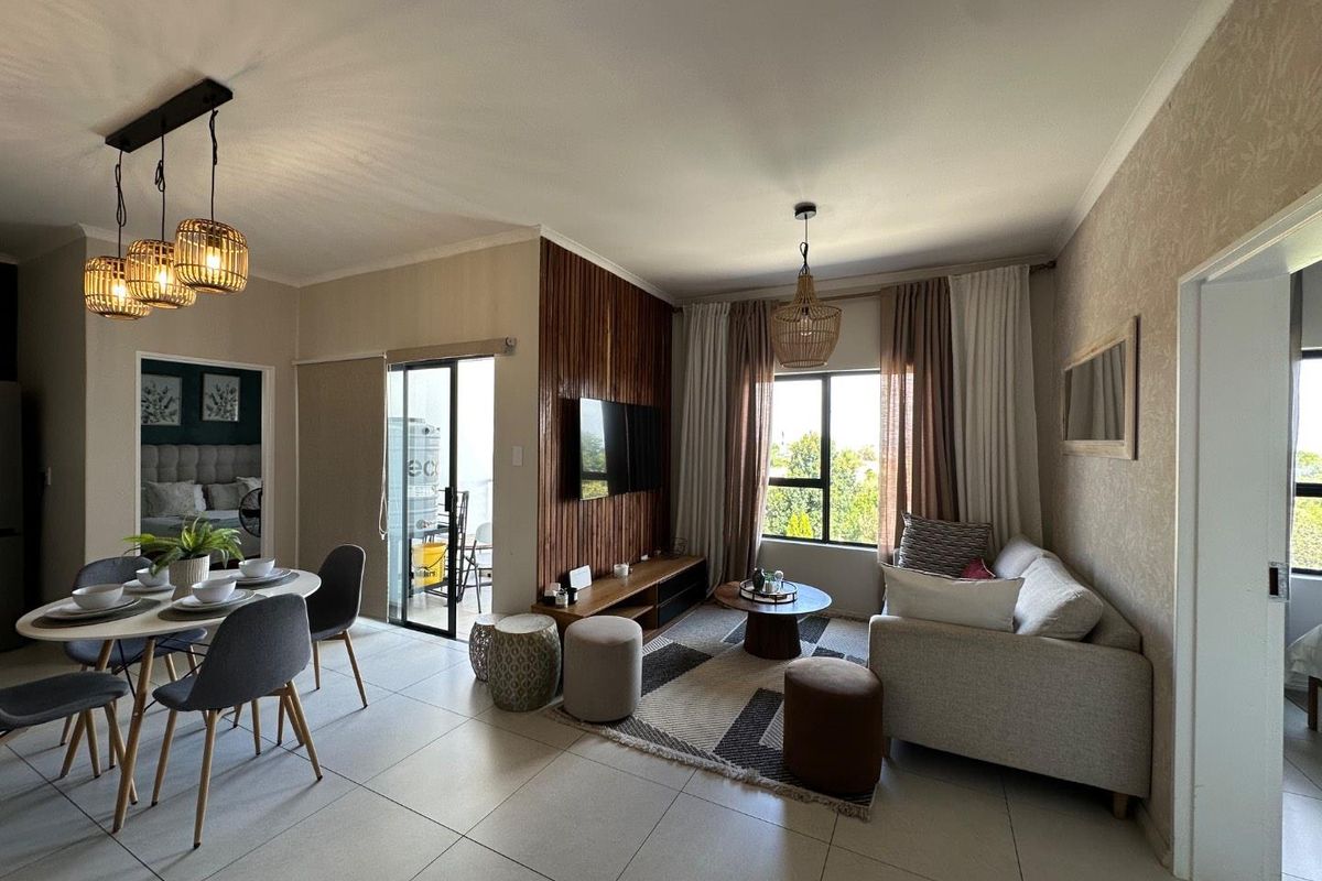 93 on New – Fully Furnished 2 Bed, 2 Bath Apartment - Photo 3
