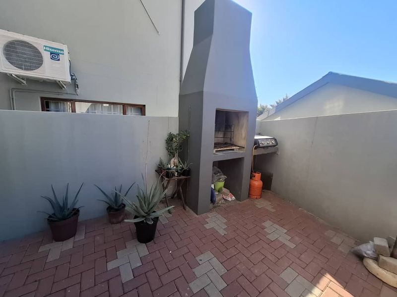 Modern, safe and secure double story townhouse in Avis - Photo 10