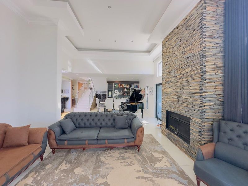 4 Luxurious Bedroom House for Sale in Blue Valley Golf Estate - Photo 7