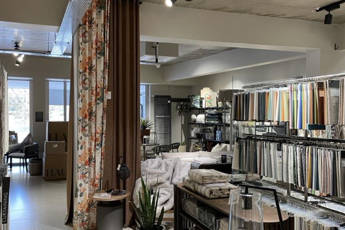 "Dynamic Workspace: 235m2 Office with Kitchenette and Storage!" - Photo 2