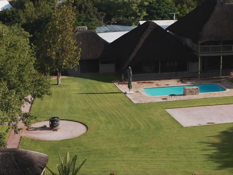 Stunning Lodge bordering Etosha National Park - Photo 4