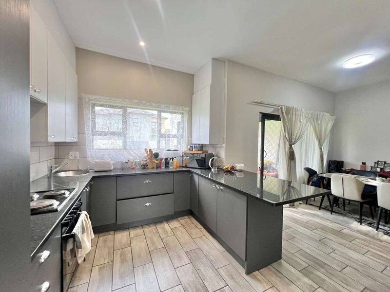 Modern 3-Bedroom, 2-Bathroom Double-Storey Home for Sale - Photo 5