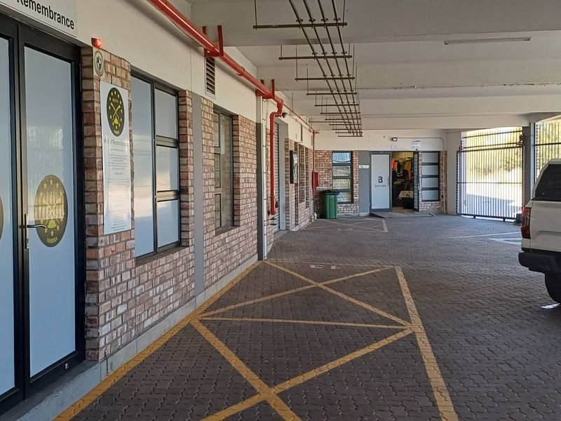 A fantastic investment or owner-occupier opportunity with excellent accessibility and flexible business potential. - Photo 2