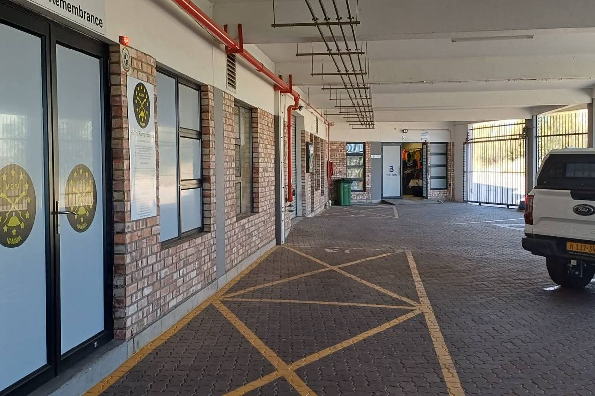 A fantastic investment or owner-occupier opportunity with excellent accessibility and flexible business potential. - Photo 2