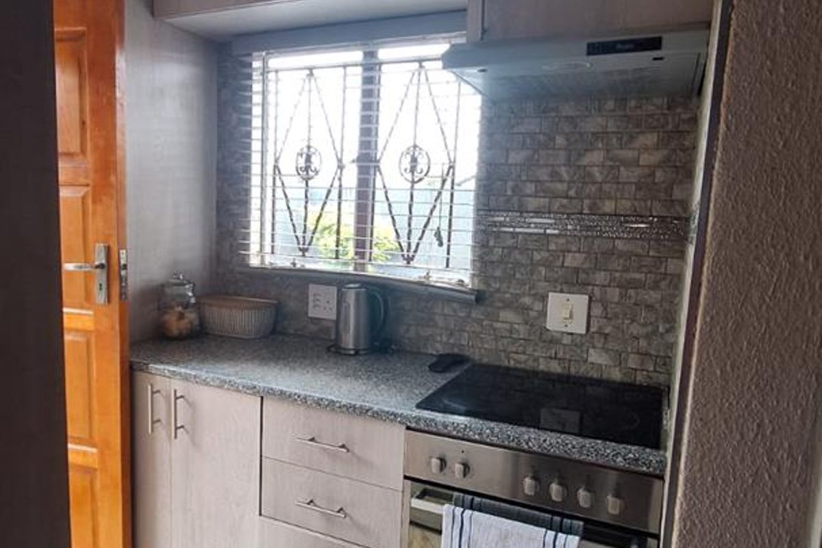 2 bedrooms house to rent in Soshanguve VV - Photo 2