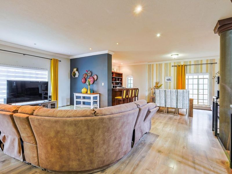 3 Bedroom, 2.5 Bathroom Duet House with an Office To Let in Faerie Glen - Photo 4