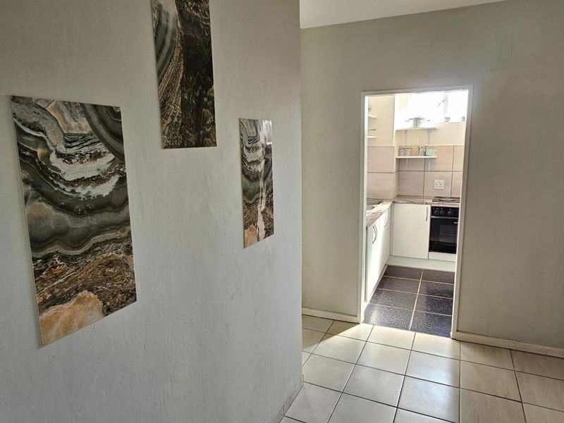 2 Bedroom Flat For Sale - Photo 8