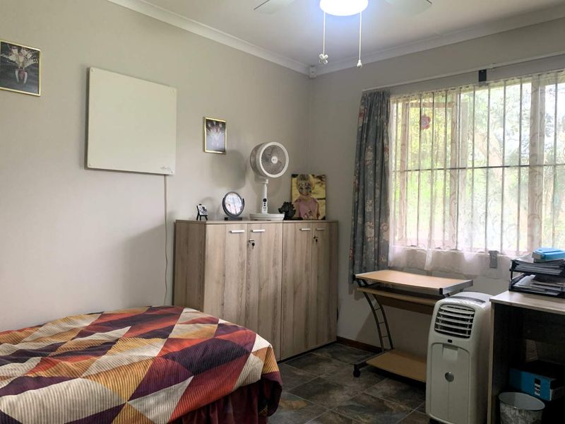 Charming Starter Home with Space, Security & Future Potential – Crestholme - Photo 10