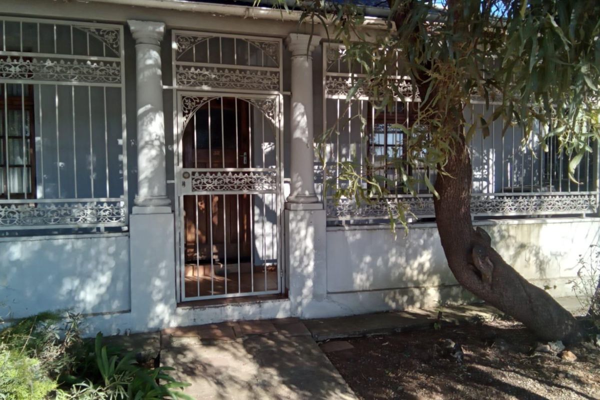 Exceptional Value in Newlands – Family Home with Flatlet, Pool & Dual Entrances! - Photo 3