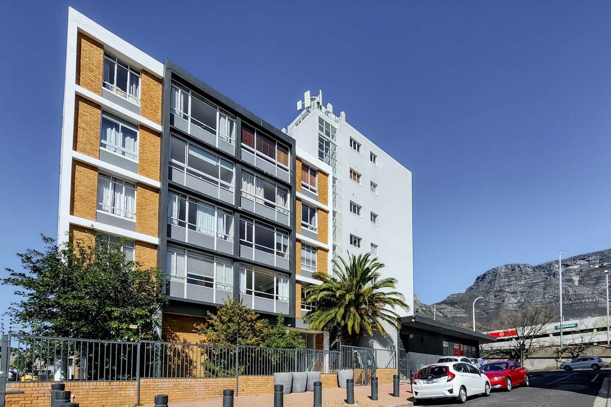 Newly Renovated One Bedroom Apartment With Mountain Views - Photo 3