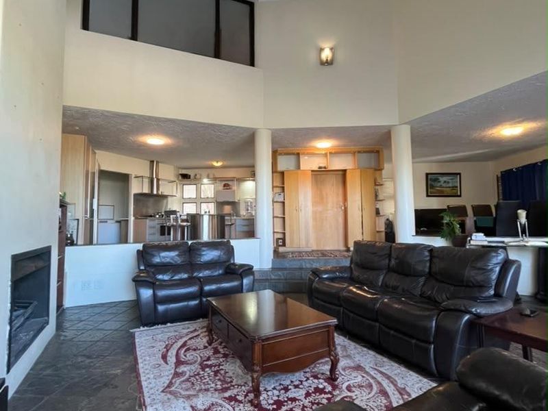 LUXURY HILL HOME FOR SALE in KLEIN WINDHOEK - Photo 9